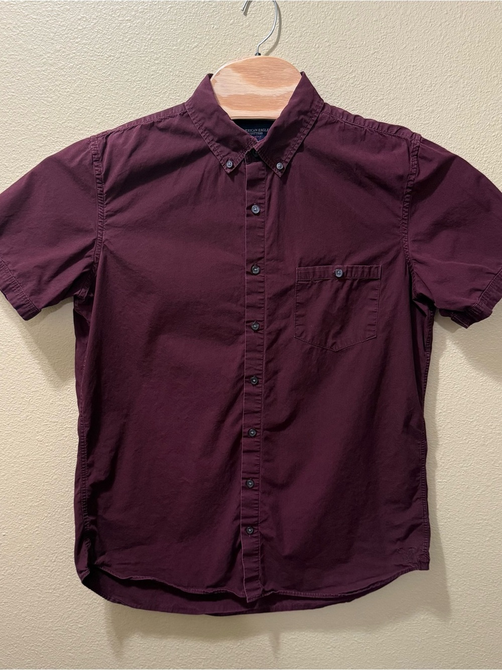 Men’s Large LT American Eagle Outfitters Vintage Fit Burgundy Button Up Shirt
